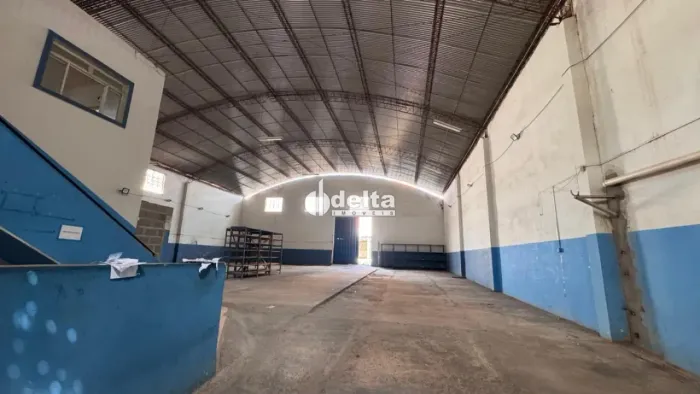 Galpão disponível para locação no bairro Martins em Uberlândia-MG