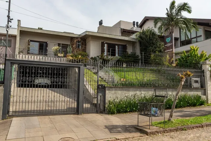 Casa 4 quartos (2 suítes) para comprar no bairro Três Figueiras