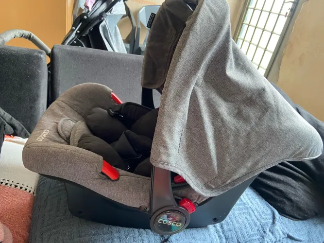 Bebê conforto seminovo 