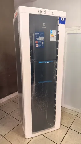 GELADEIRA BLACK PIANO 400 LITROS ELETROLUX