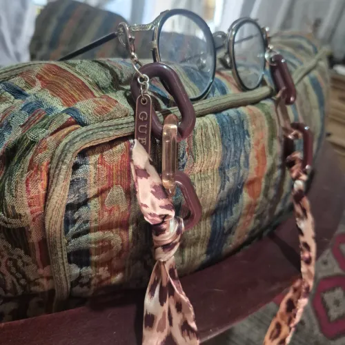 Corrente para oculos de cetim - guess