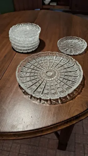 Pratos e travessa em cristal da Bohemia