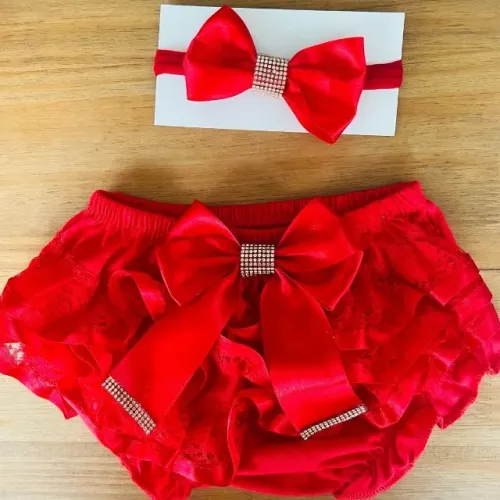 Conjunto de calcinha bundinha rica e faixinha de cabeça para a sua Bebê