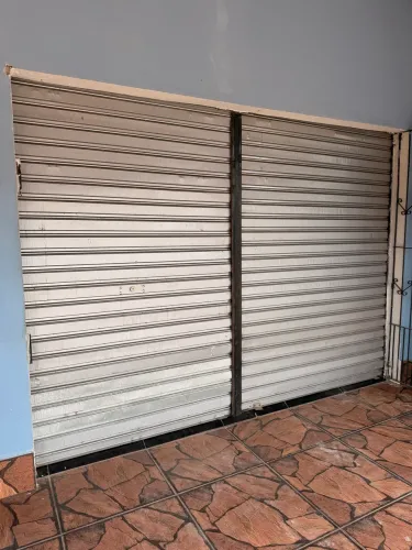 VENDE-SE PORTA DE AÇO DE ENROLAR