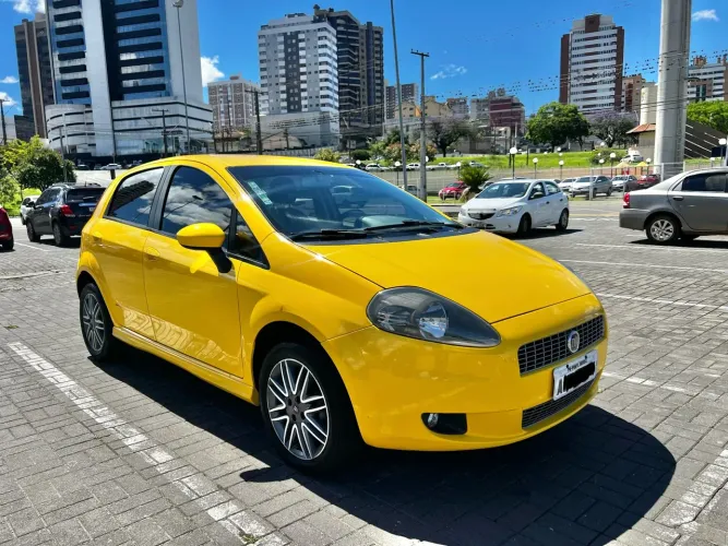 Fiat Punto Sporting 1.8 Flex 8v/16v 5P 2012