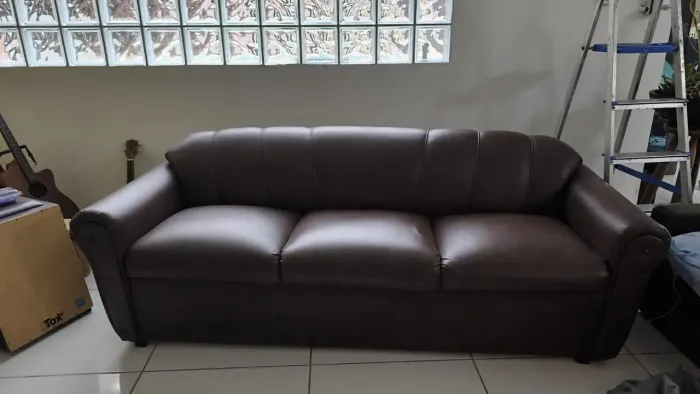Sofa de curvim de três lugares 