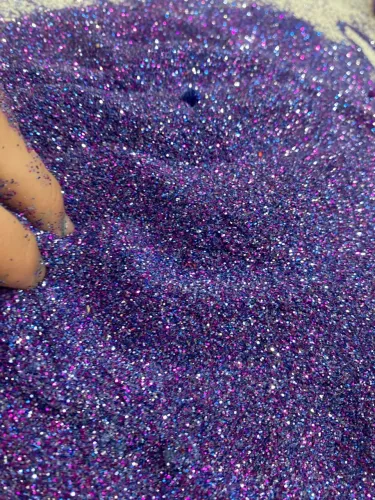 Esse glitter é muito lindo e vc precisa dele !! Apenas 50 reais !!!