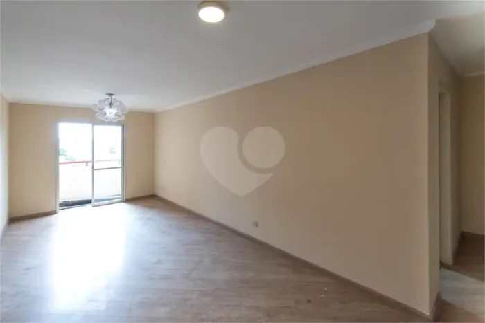 Apartamento à venda com 3 quartos, sendo 1 suíte, no condomínio Lyon, São Paulo - SP