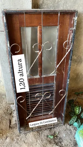 Janela madeira+ grade de ferro 250,00 1,20X54cm 85 9 *