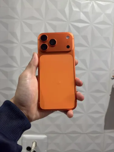 iPhone 17 Pro Max Laranja