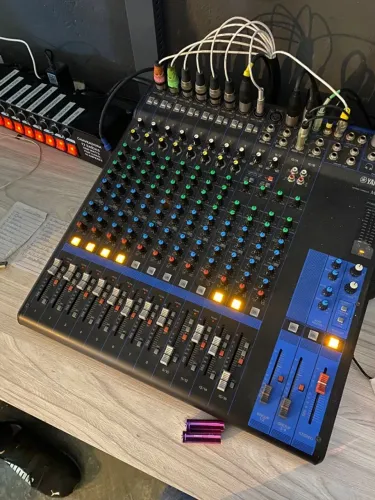 Mesa de Som Yamaha MG16 - Excelente Conservação
