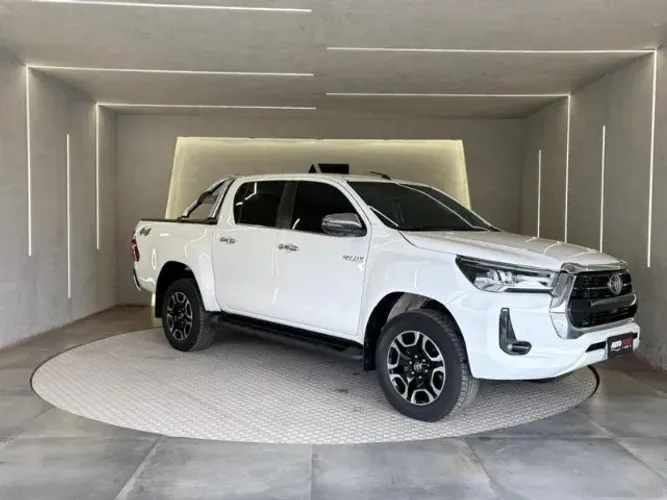Toyota Hilux CD SRX 4X4 2.8 TDI 16V Diesel Aut. 2025