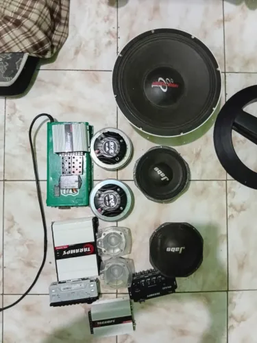 KIT DE SOM AUTOMOTIVO "TARAMPS HD3000" "HARD POWER DE 15" "QVS 370" "JABS 400"