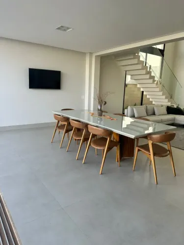 Casa para venda em condomínio no bairro Nova Uberlândia