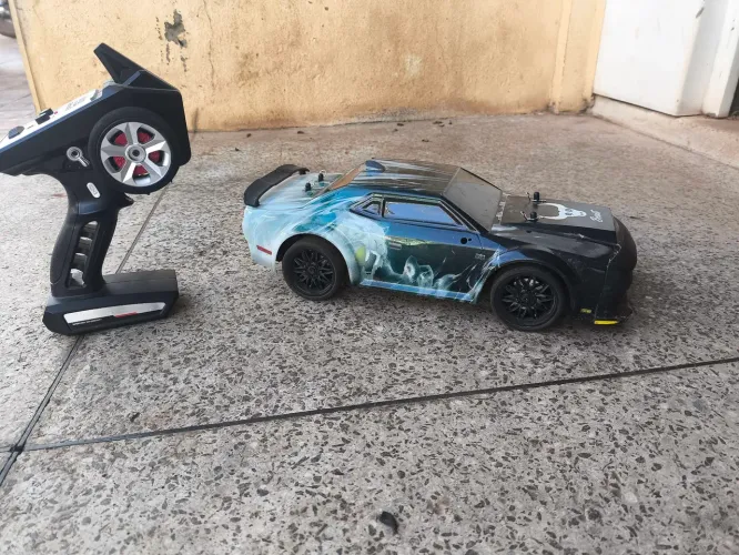 Carrinho de controle remoto SG216 Pro Drift em ótimo estado.
