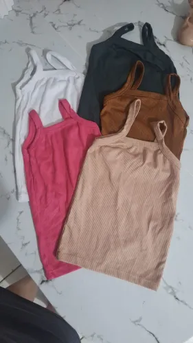Kit de blusas Tamanho PP veste menina de 1 ano.