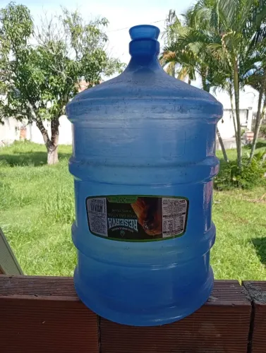 2 galões de água 20 litros vasilhame vazio