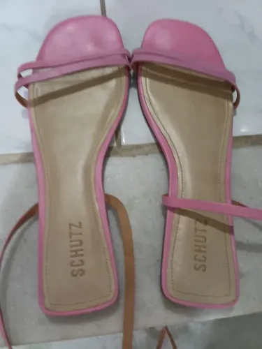 Sandália rasteira Schutz rosa tamanho 40