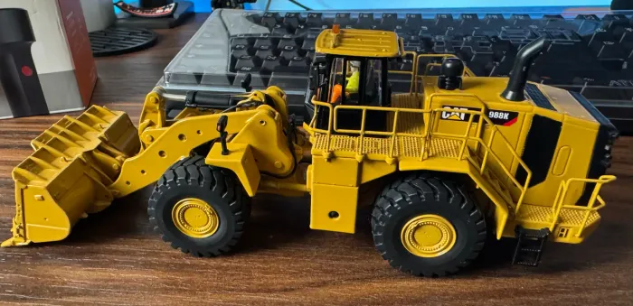 Miniatura Caterpillar 988K