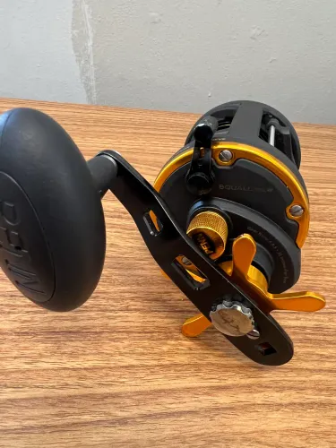 Carretilha Penn Squall SQL20LW - Pouco Uso - R$ 650,00