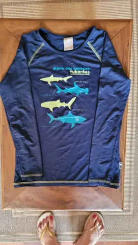 Camisa UV Infantil Hering Tubarão - 6 a 8 anos