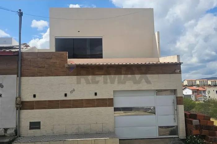 "Casa Incrível no Jequiezinho! Veja Agora!"