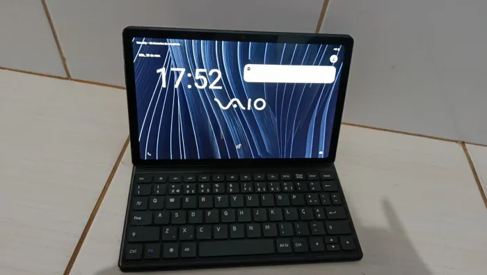 Tablet vaio 10 polegadas bom novo usado poucas vezes capinha de teclado com carregador 