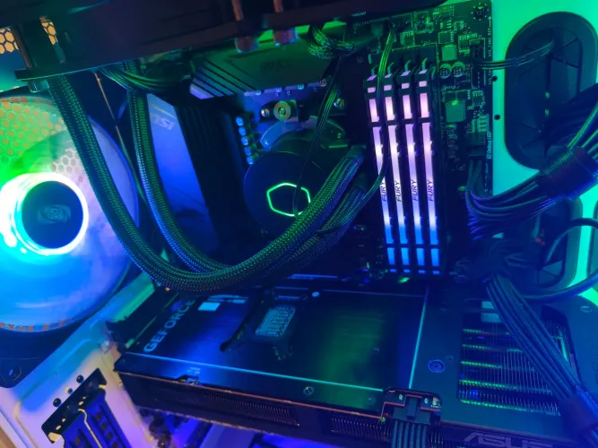 Kit CPU 5700X3D + placa mãe MSI b550 gaming plus + 32gb ddr4 3600mhz Kingston Fury RGB.