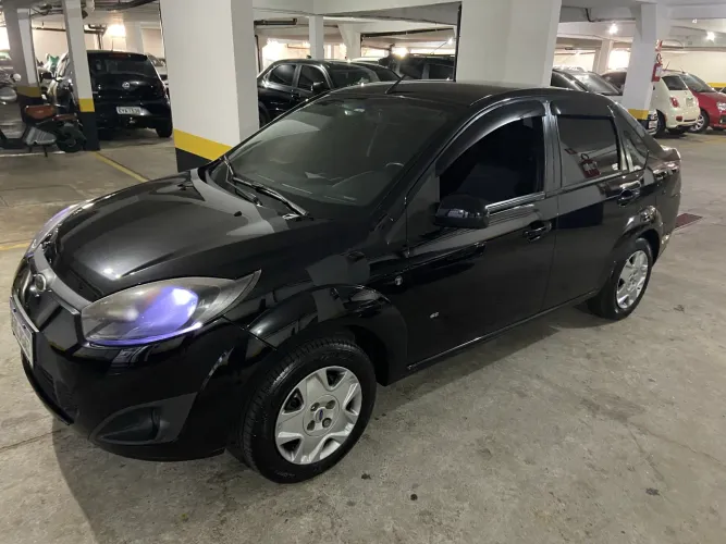 Ford Fiesta Sedan SE 1.6 8V Flex 4P 2014