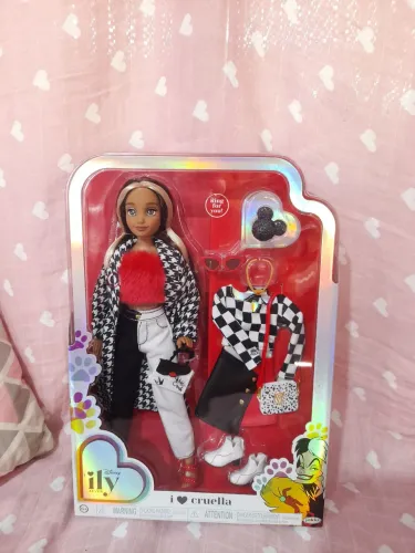 Bonecas novas e bonecas de coleção