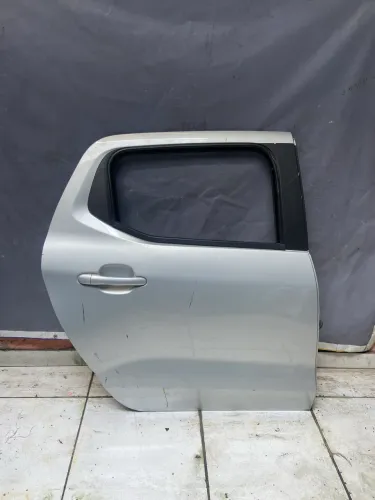 Porta traseira direita fiat strada 2024