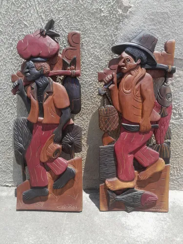 Conjunto decorativo em madeira entalhada