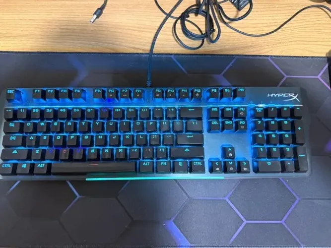 Teclado mecânico HYPERX MARS RGB