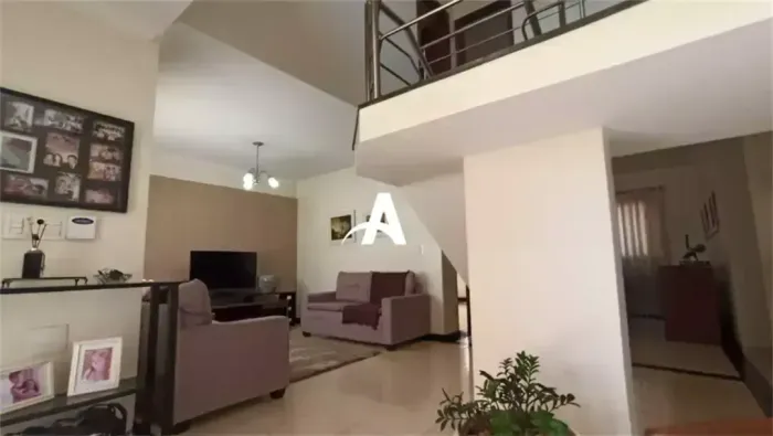 Casa com 216,37m² 5 quartos à venda no Santa Rosa
