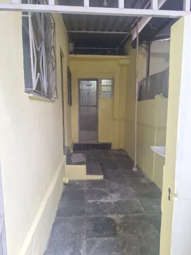 Kitnet com pequena área privada 