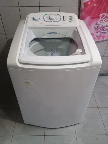 Vendo máquina de lavar Eletrolux turbo 15kg , 220V . Funcionando tudo perfeitamente.
