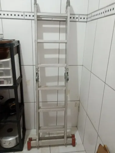 Escada alumínio 12 degraus 