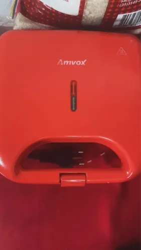 Vendo sanduicheira semi nova 