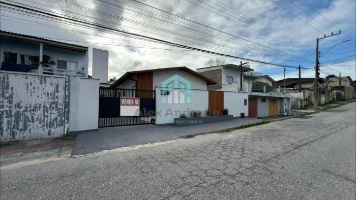 Casa à venda em Serraria, São José | 3 dorms, 1 suíte