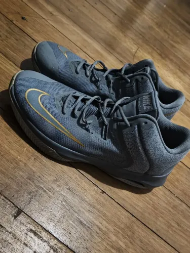Tenis Nike Versitille II TAM 45