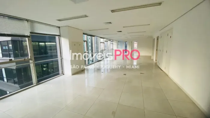 Conjunto de 330m² em prédio retrofitado na Paulista