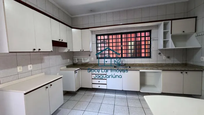 Casa com 3 dormitórios à venda, 217 m² por R$ 790.000,00 - Jardim Fortanela - Jaguariúna/S