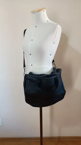 Bolsa estilo carteiro preta