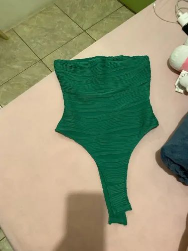 Body canelado tomara que caia verde