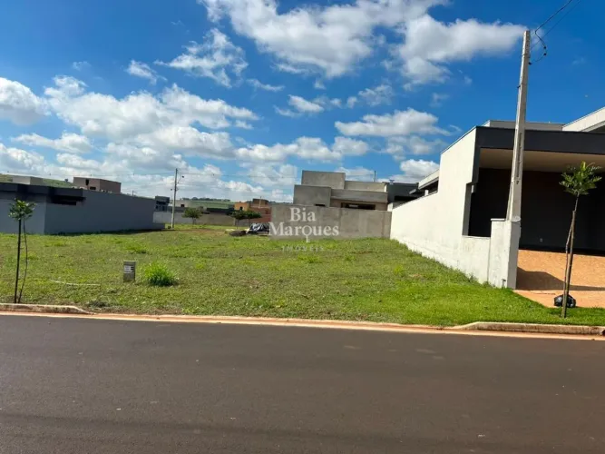 Terreno com 250 m² localizado no condominio Quinta da mata