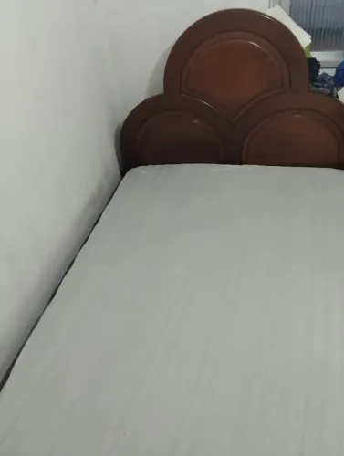 Cama casal madeira de Lei com gavetões