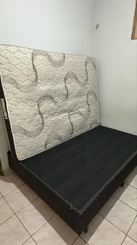 Vende-se cama Box semi-nova