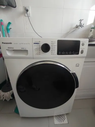 Máquina de lavar e secar roupas