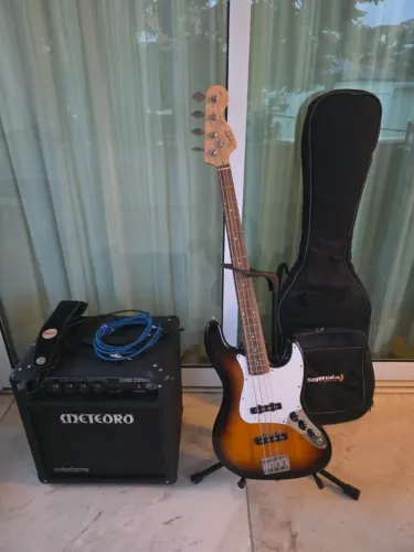 Squier Jazz Bass China (CY17) + Meteoro FWB-50 - ESTADO DE ZERO