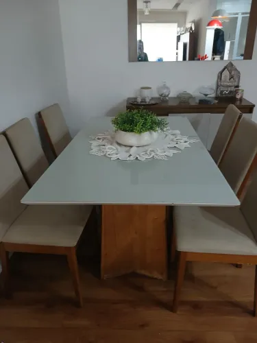 Mesa de jantar com 6 cadeiras..medidas 90x180cm